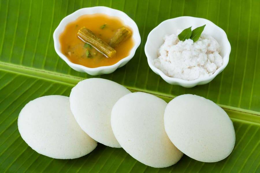 Idli with Coconut Chutney: A Steamed Delight for Taste and Nutrition