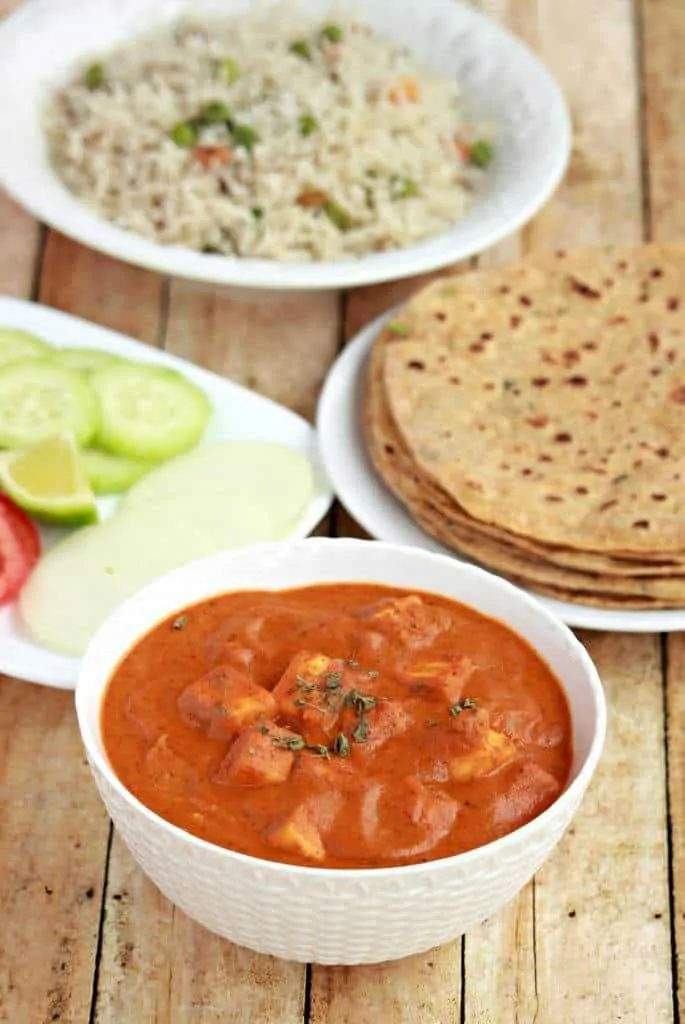 Paneer Butter Masala with Roti (पनीर बटर मसाला और रोटी)